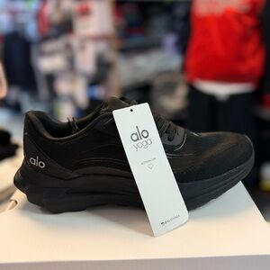 ALO Yoga Black Low-Profile Athletic Sneaker